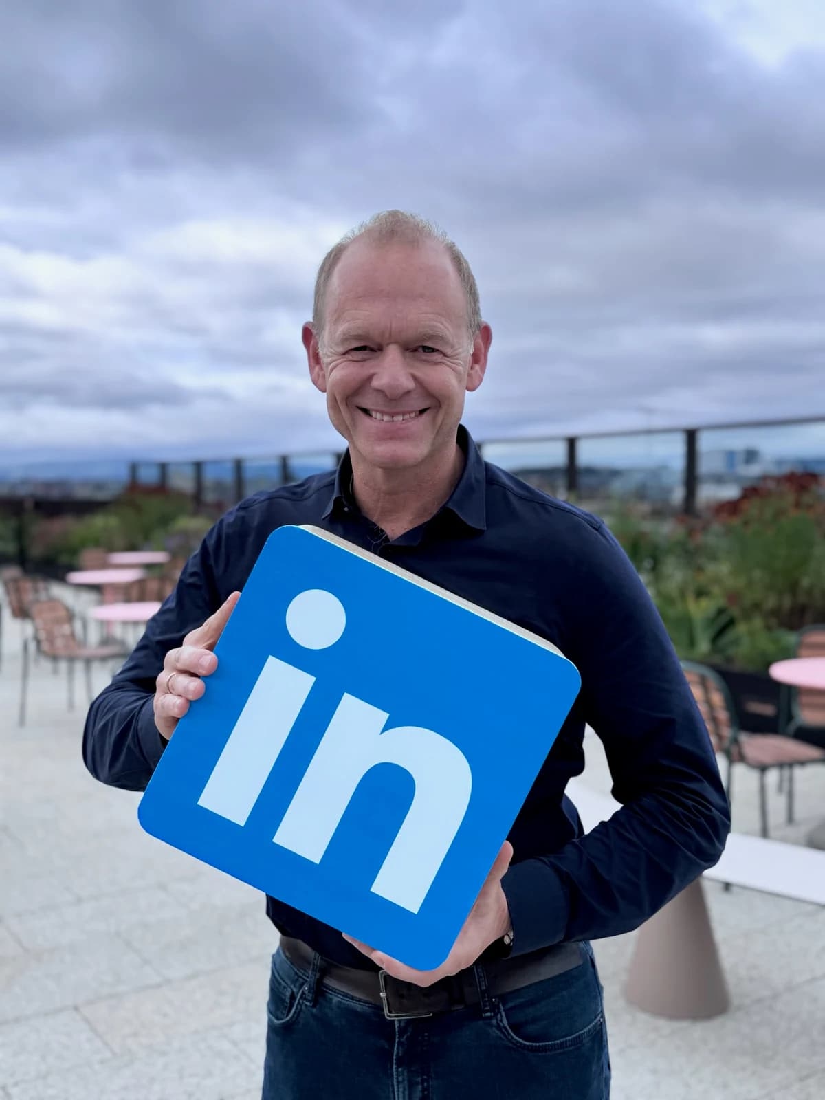 Peter von Wartenberg holding a large LinkedIn logo in his hands